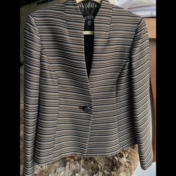 Elegant and classic blazer - Picture 1 of 2